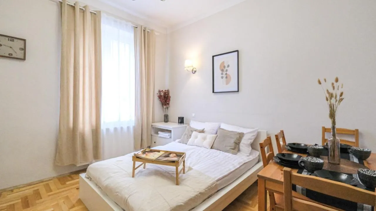 Central Station Apartments Cracóvia Apart-hotel